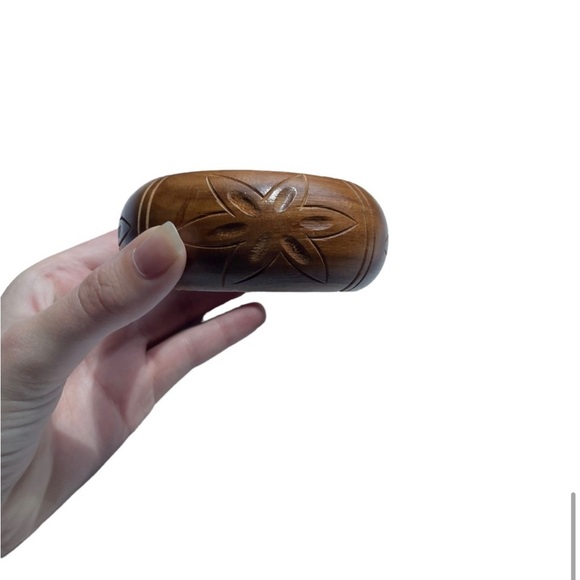 Vintage Brown Wooden Hand Carved Flower Bohemian Casual 70s Style Bracelet - Picture 6 of 9